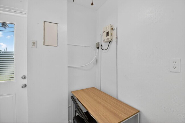 Building Photo - 554 NW 46th St