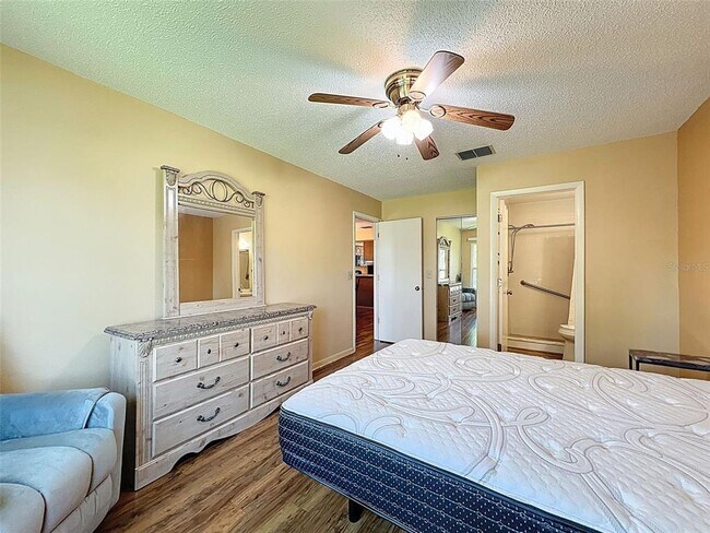 Building Photo - 6533 Spring Flower Dr