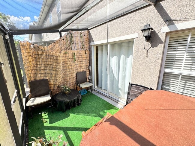 Building Photo - Fully Furnished 5-Bed End-Unit Townhome with Hot Tub in Gated Coral Cay! WASHER & DRYER INCLUDED!