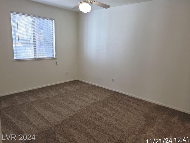 Building Photo - CUTE 1st FLOOR HENDERSON CONDO!