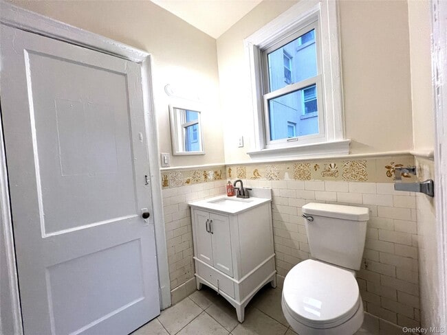 Building Photo - 241 W Broadway