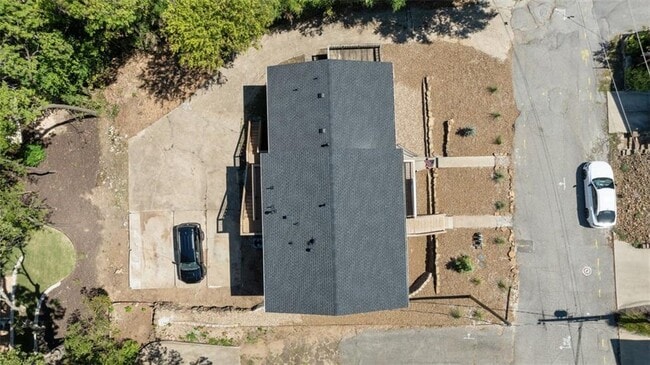 Building Photo - 828 W Caraway St