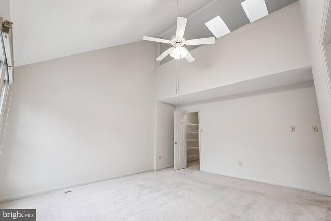 Building Photo - 15831 Glacier Ct