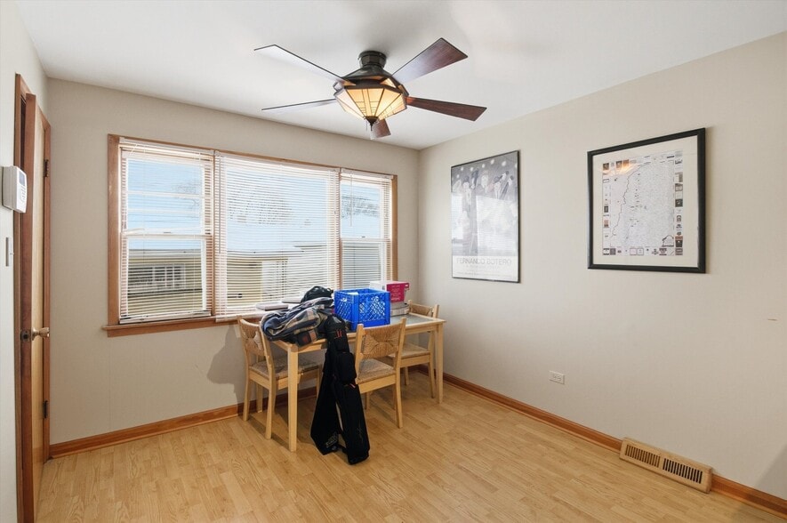 Building Photo - 5363 N Mont Clare Ave