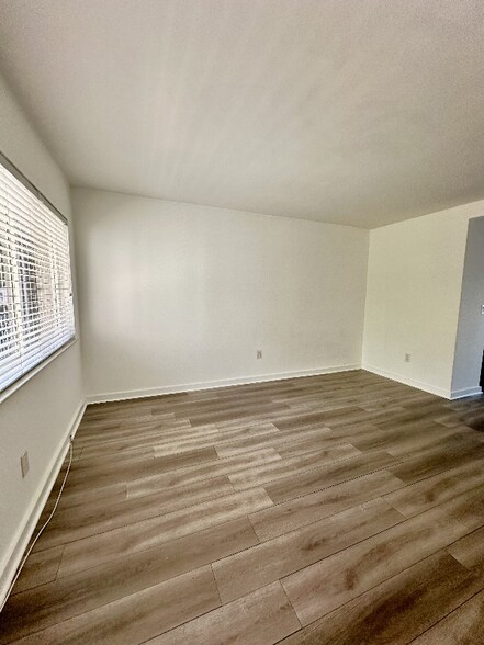 Building Photo - 631 NE 72nd Terrace