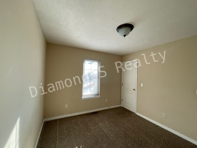 Building Photo - Lovely 3 bedroom home available!  Sequiota...