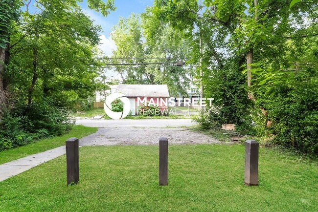 Building Photo - 3 Bedroom Pet-Friendly Home in Louisville, KY with Main Street Renewal