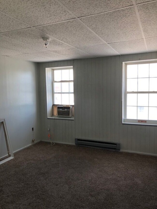 Building Photo - Kenbridge U Store Apts.