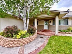 Building Photo - Charming Cottage-Style Ranch with Private ...