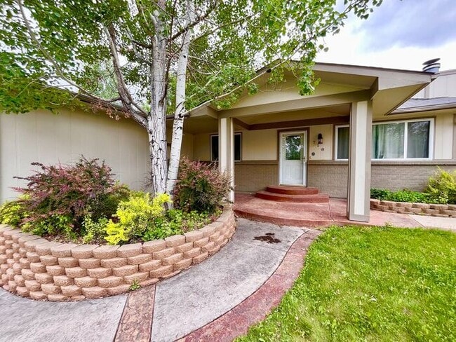 Primary Photo - Charming Cottage-Style Ranch with Private ...