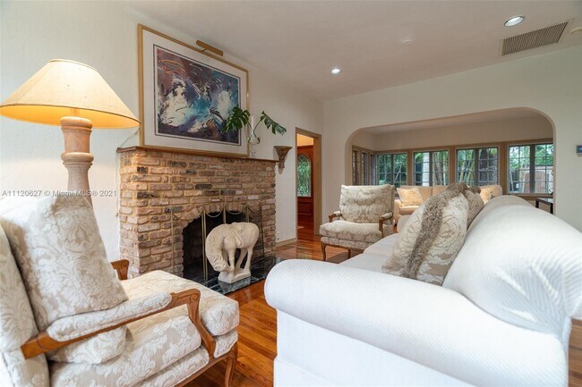 Building Photo - 3670 Avocado Ave