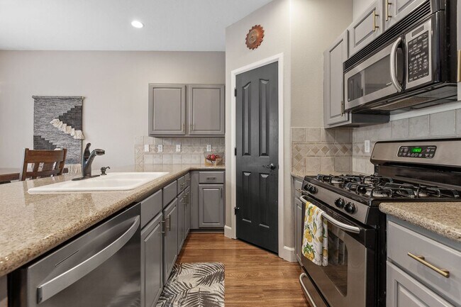 Building Photo - 968 W Willow Lake Loop