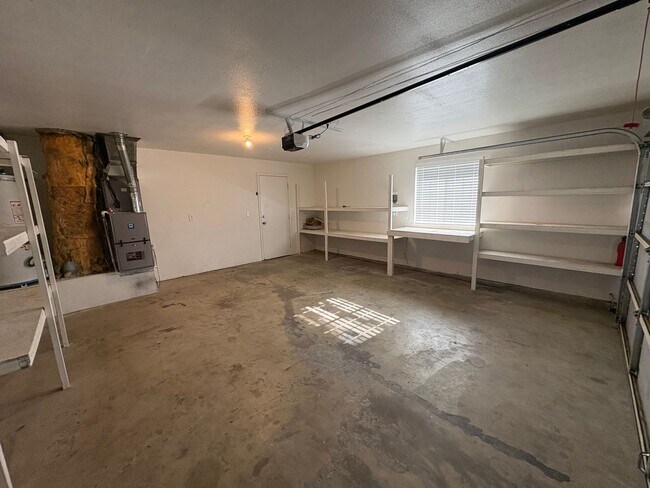 Building Photo - NE Visalia home Rent Ready!