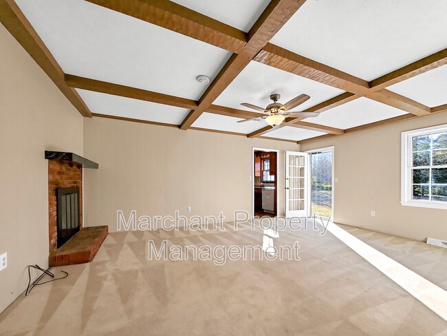 Building Photo - 100 Pine Wood Dr