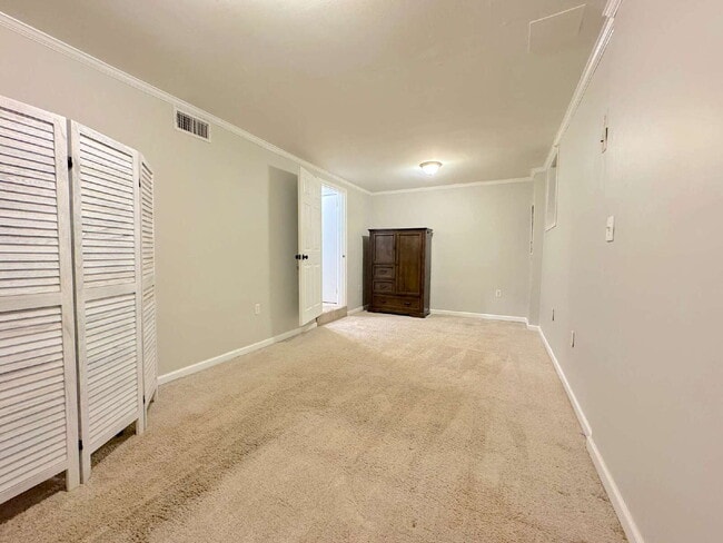 Building Photo - Charming Fairfax Townhome in a Prime Location