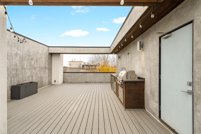 Building Photo - 2202 Whitney St