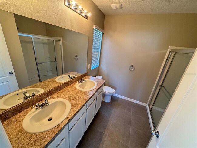 Building Photo - 2323 Silverview Dr