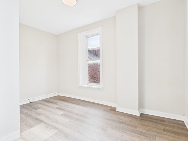 Building Photo - Spacious 4 Bedroom Single Family on Susquehanna St with Off Street Parking