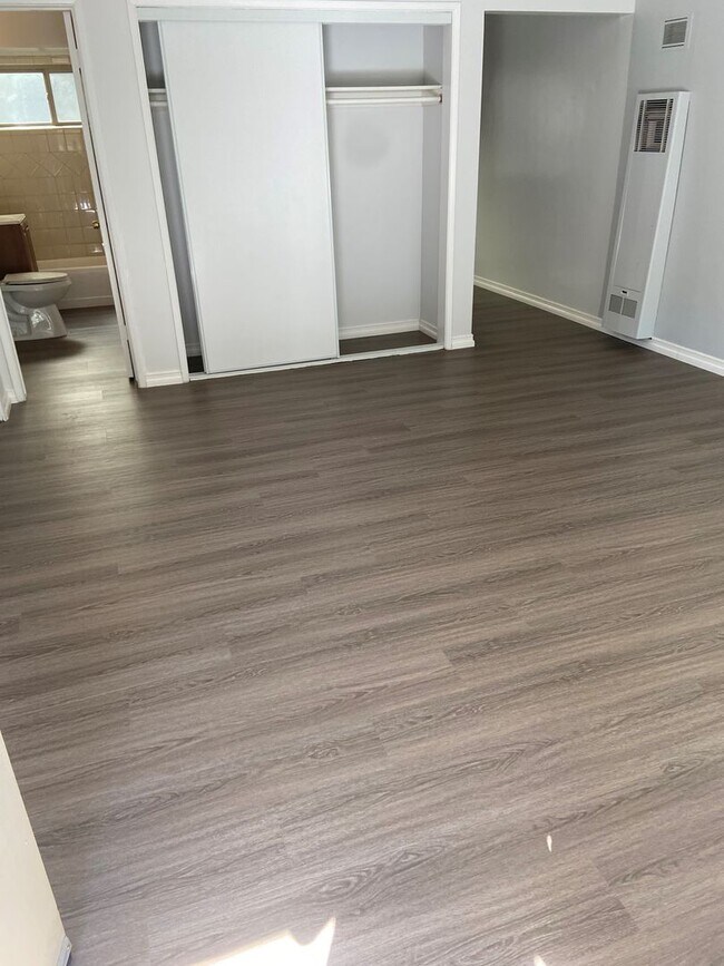 Building Photo - 1/2 OFF FIRST MONTH'S RENT  Remodeled studio apartment with all utilities paid!