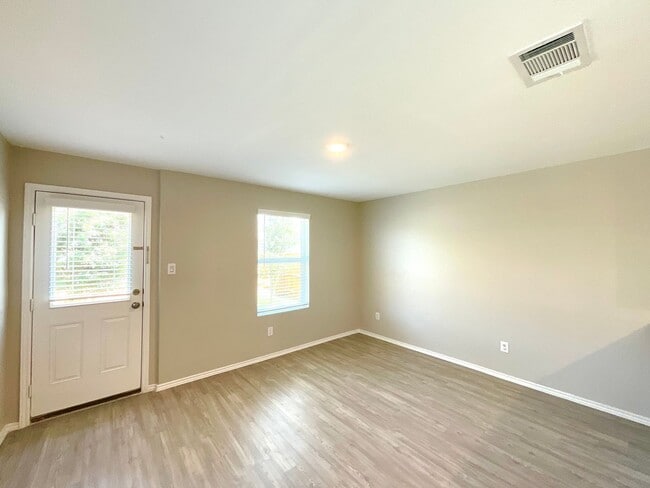 Building Photo - *MOVE IN SPECIAL* Modern Two-Story Home with Garage & Fenced Yard!