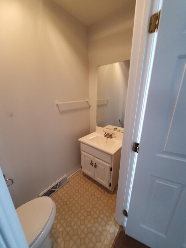 Building Photo - 509 N Jackson St