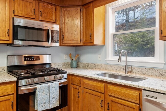 Building Photo - 29 Lamplighter Ln