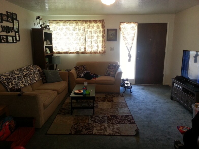 Primary Photo - 211 Riverbend Rd