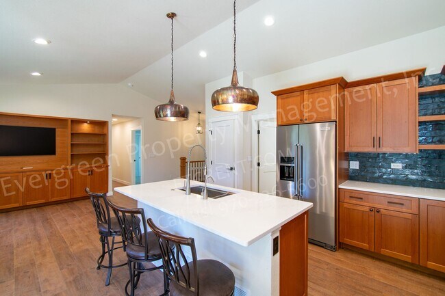 Building Photo - Beautiful 4-Bedroom Home in Southeast Fort Collins!