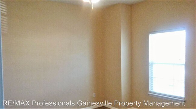 Building Photo - 3 br, 2.5 bath House - 162 SW 145th Drive #10