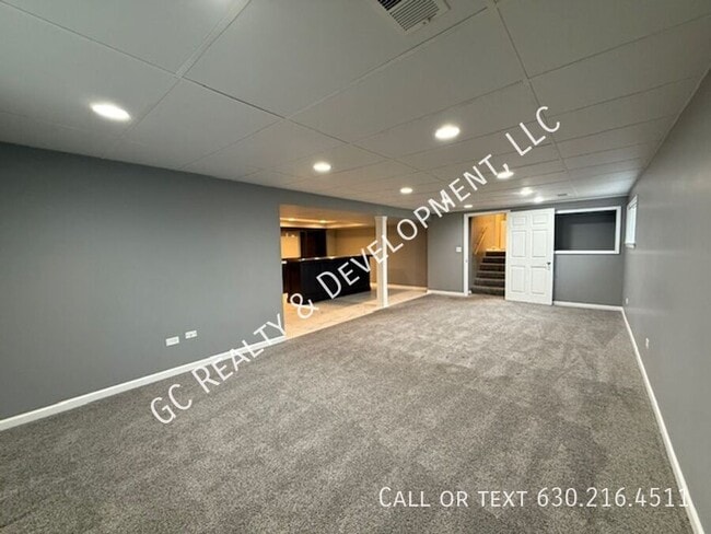 Building Photo - 609 Pinecroft Dr