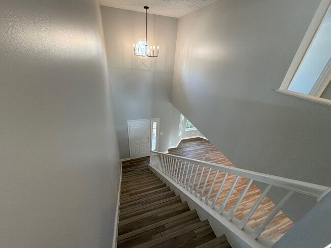 Building Photo - 103 Kestrel Ct SW