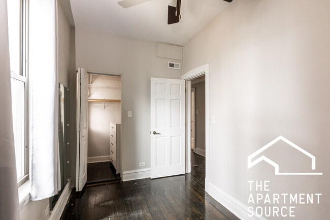 Building Photo - 1530 N Greenview Ave