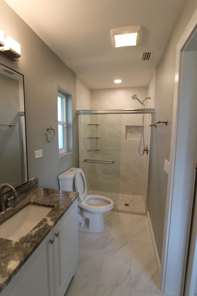 Building Photo - 5522 Yorkshire Way