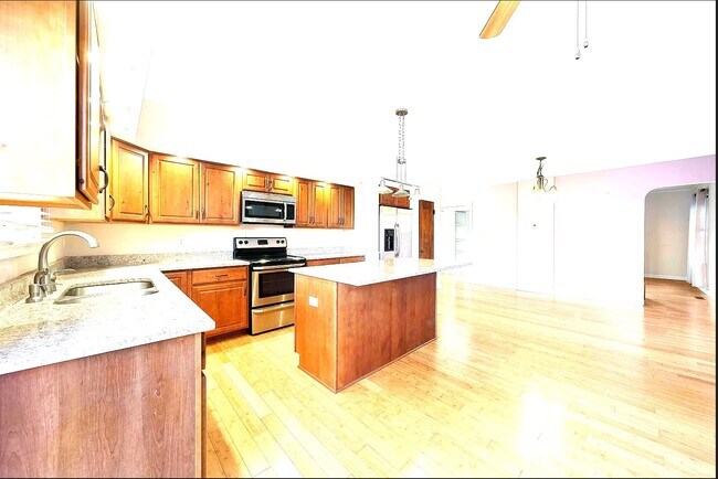 Kitchen - 1420 Meadow Rd