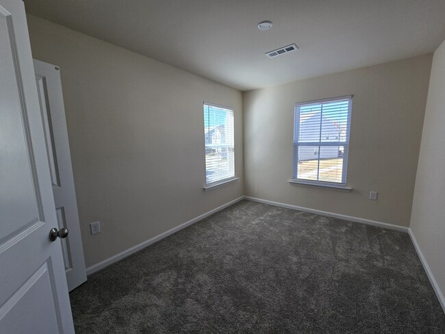 Building Photo - 865 Falls Grove Trl