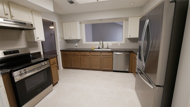 Building Photo - 12800 Briar Forest Dr