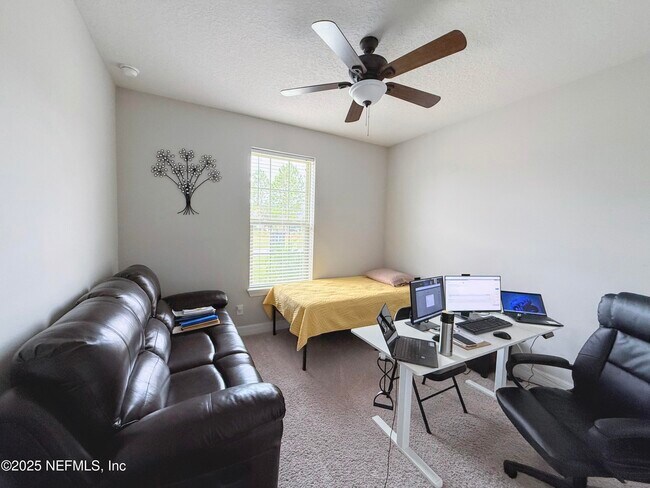 Building Photo - 119 Broomsedge Cir