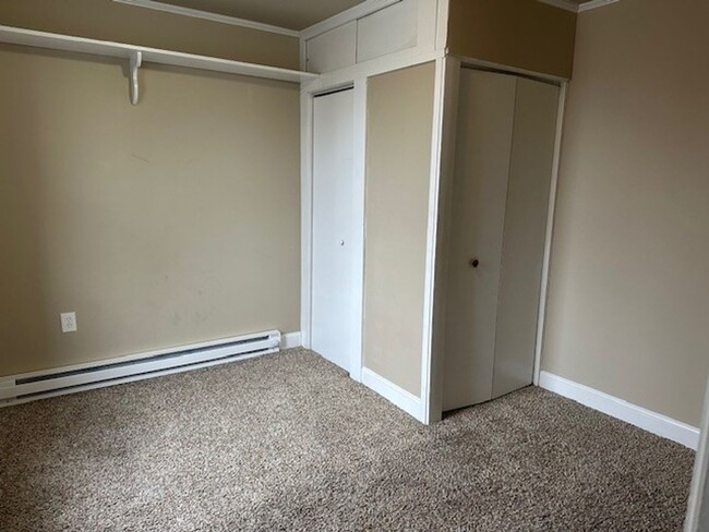 Building Photo - 3rd Floor 1 Bedroom 1 Bath Apt For Rent In...