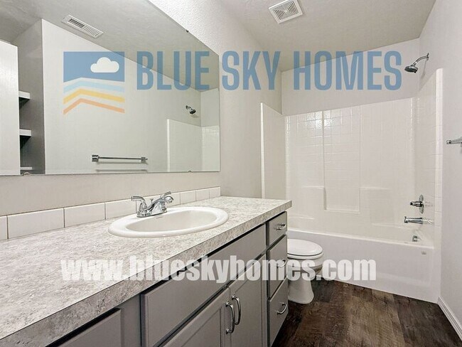 Building Photo - 853 Harpy Ave