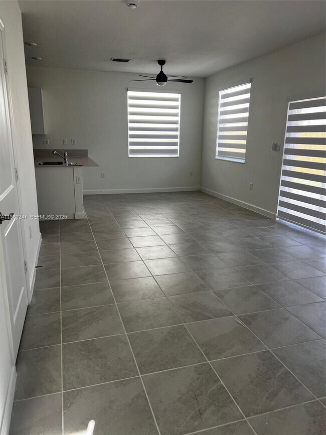 Building Photo - 2651 SE 24th Dr