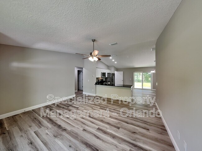 Building Photo - 9399 N Del Rio Way