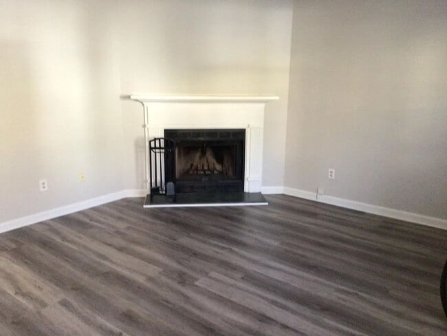 Building Photo - Charming 2-Bedroom Townhome in Bent Creek – Available March 10th