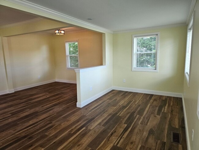 Building Photo - Stunning 4 Bed 2 Bath Single Family Rental...