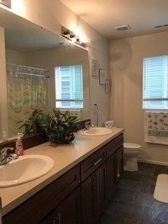 Building Photo - Large 4 bedroom home