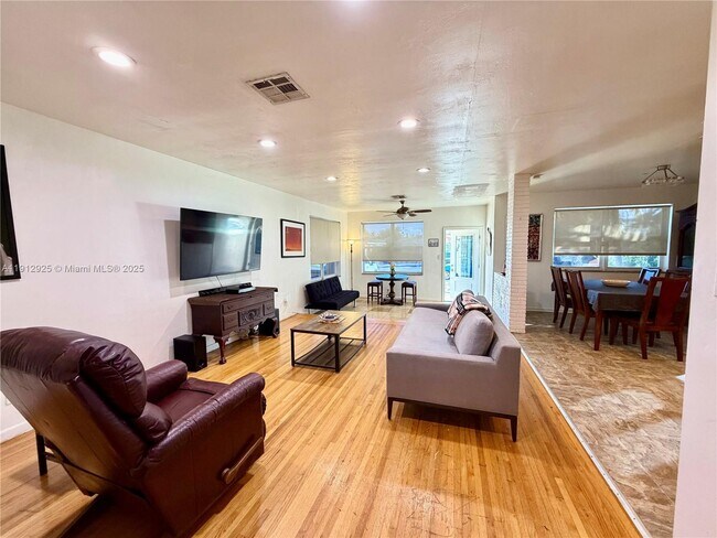 Building Photo - 45 SE 14th St