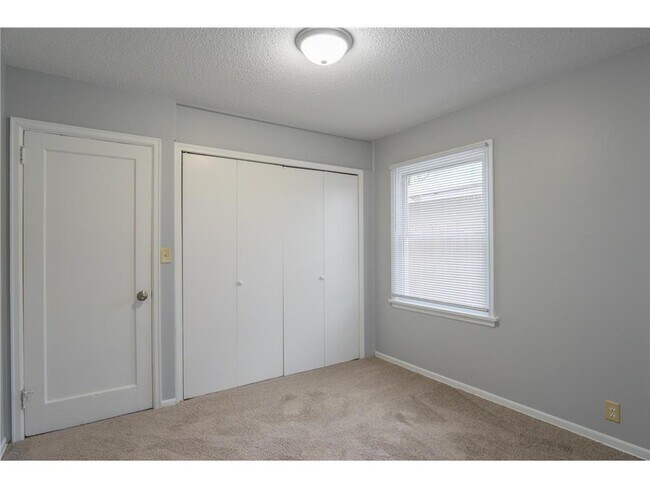 Building Photo - 5048 N Girard Ave