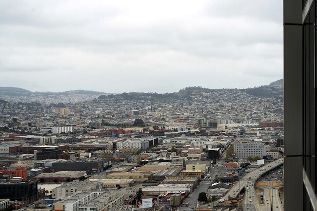 Building Photo - 425 1st St