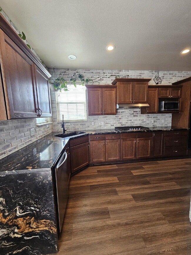 Building Photo - Beautiful 2-Story Home In Hidden River. Finished Basement. Turfed Backyard.