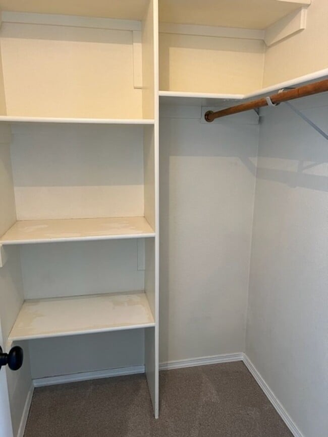 Building Photo - 3 Bedroom plus loft and Community Pool