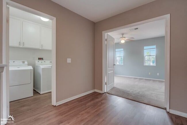 Building Photo - Beautifully 5Bdm 3.5Ba Home in Prime Location